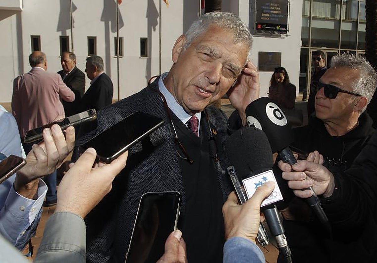 Ángel María Villar a su llegada al Congreso de la AEPD