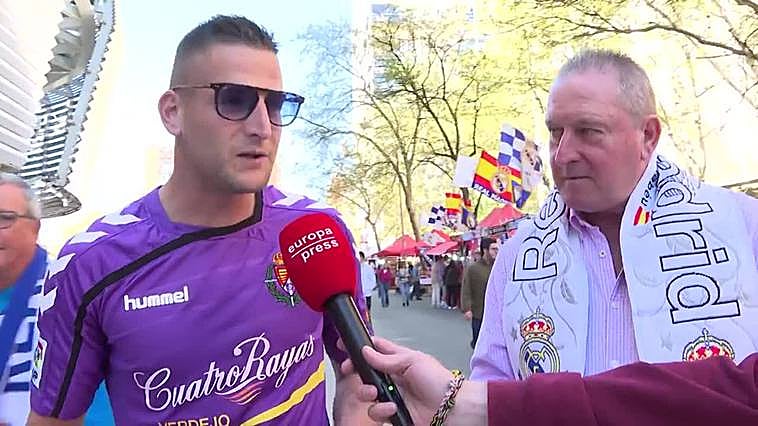 Aficionados del Real Madrid y Real Valladolid hacen sus apuestas frente al partido