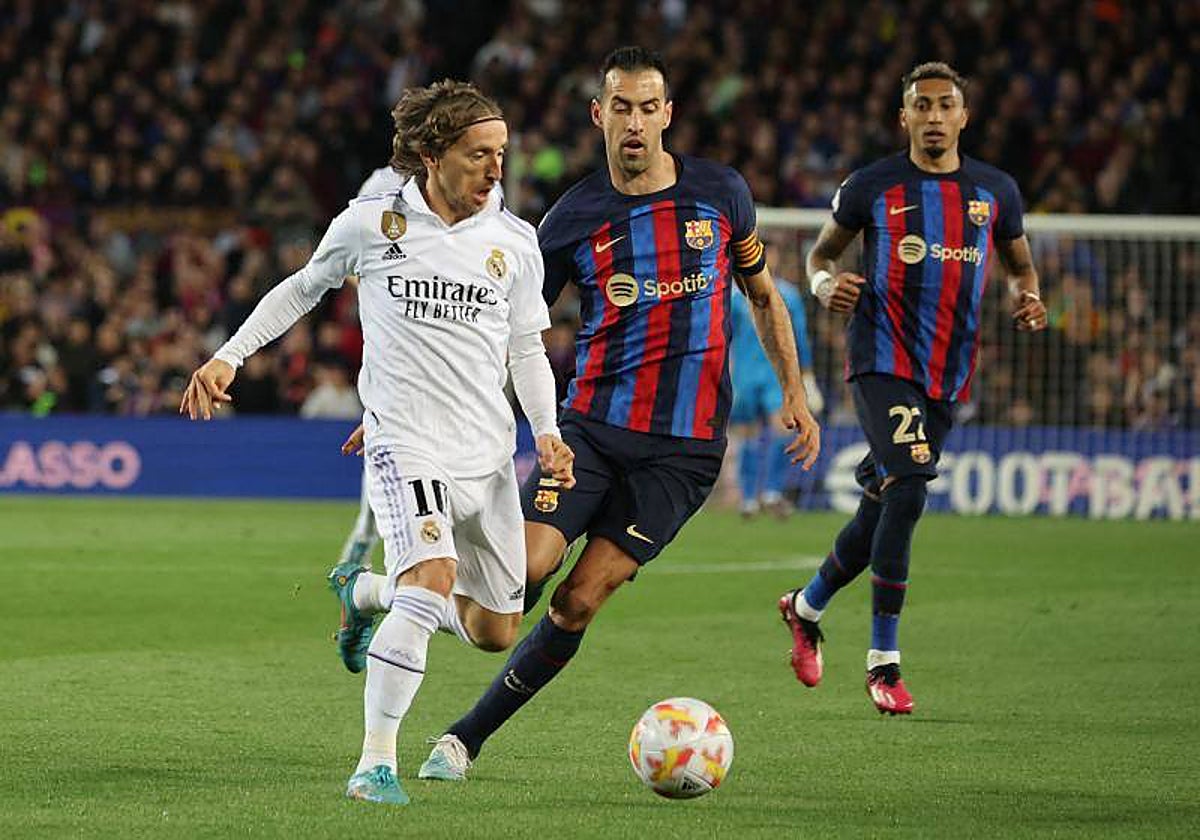 Modric, ante Busquets