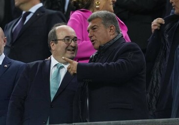 Laporta, junto al ministro Iceta, el miércoles en el Camp Nou
