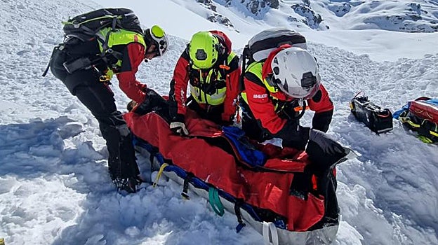 Castán, momentos antes de ser evacuada en helicóptero