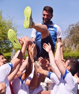 Imagen secundaria 2 - El equipo que entrena Emilio Tienza ha ilusionado a Olivenza, una preciosa población de poco menos de 12.000 habitantes que cada fin de semana arropa a sus jugadores