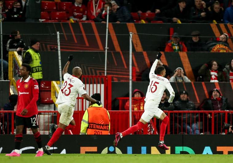 Dos goles en propia puerta del United salvan la eliminatoria para el Sevilla