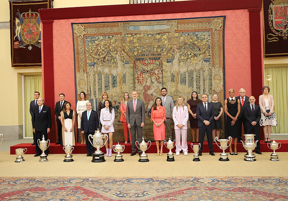 Los Reyes, con los premiados