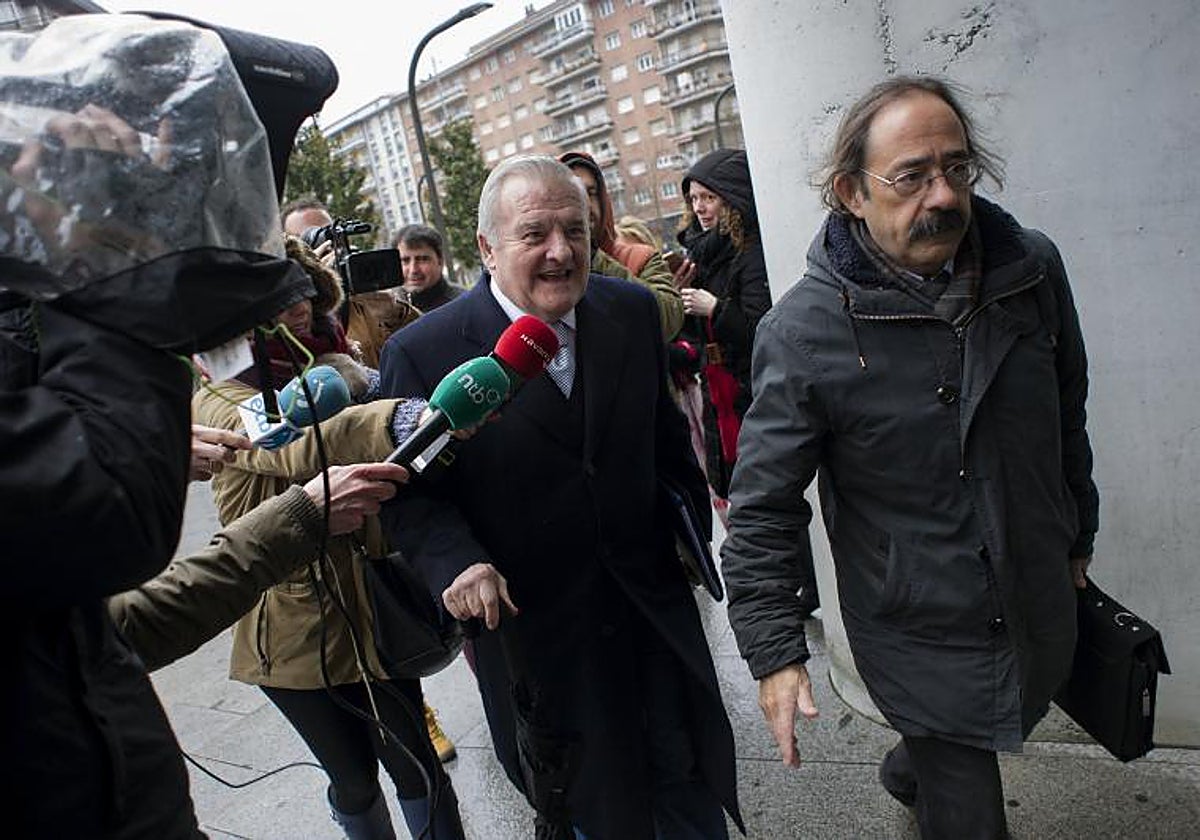 Patxi Izco a su llegada al palacio de Justicia de Navarra para declarar como investigado