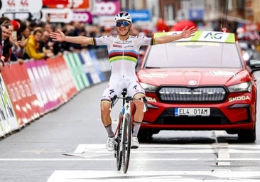 Evenepoel conquista las Ardenas y Pogacar acaba en el hospital