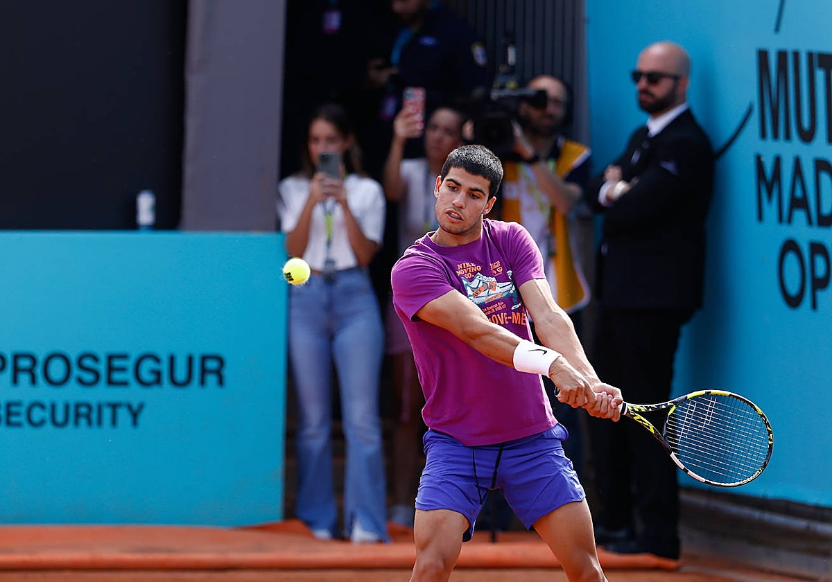 Carlos Alcaraz, en uno de sus entrenamientos en las pistas de la Caja Mágica