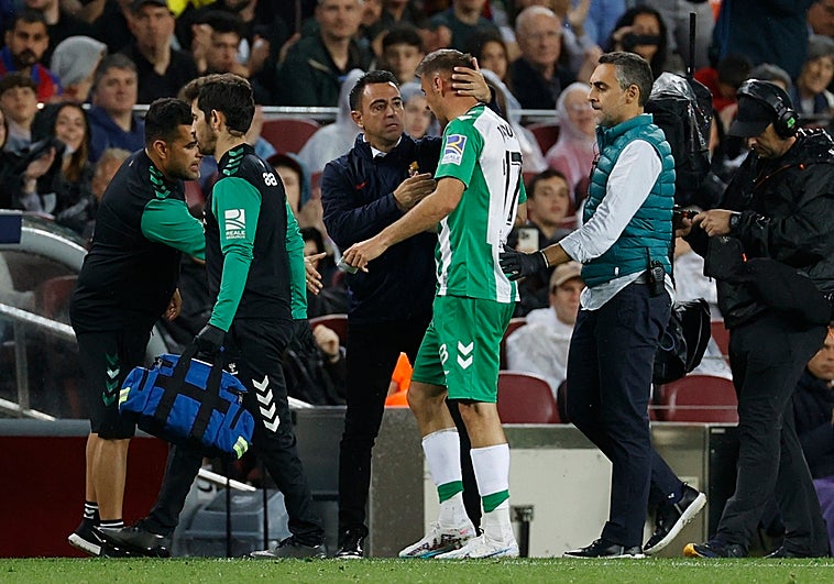 Xavi regala consuelo a Joaquín
