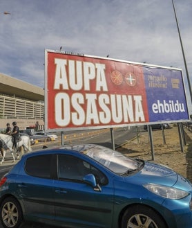 Imagen secundaria 2 - Valla publicitaria colocada este viernes previo a la final de la Copa del Rey 2023 en Sevilla