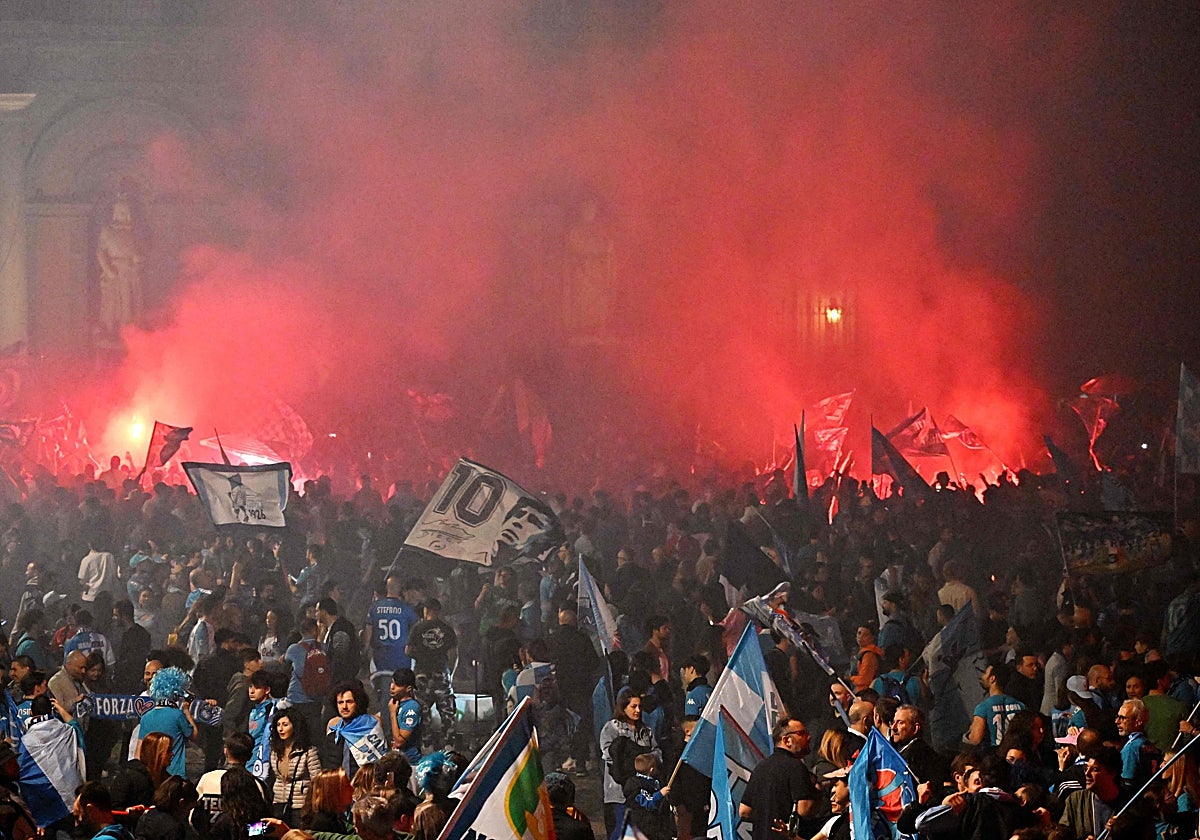 Celebraciones de los aficionados del Nápoles por la conquista de la liga italiana