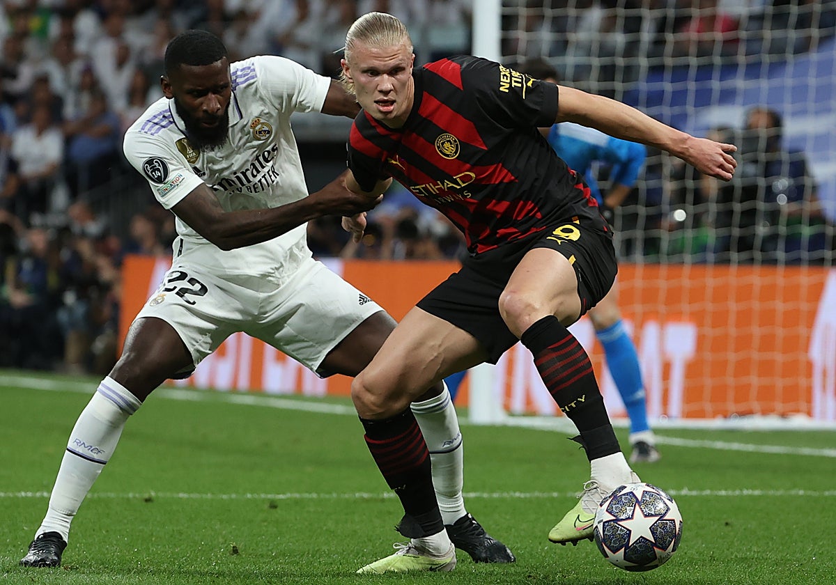 Rudiger y Haaland, durante un duelo en el Bernabéu