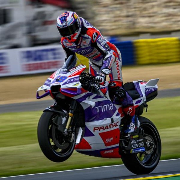 Jorge Martín puede con Bagnaia y se lleva la carrera al esprint