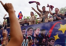 Las imágenes de la celebración de la Liga por las calles de Barcelona