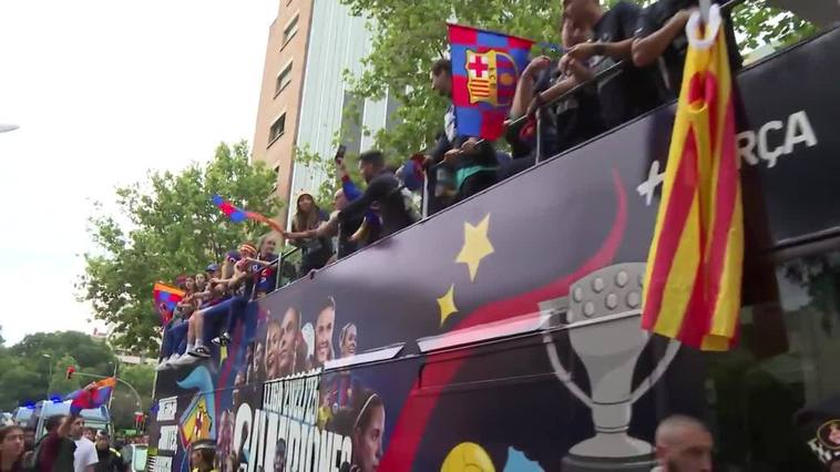 Así se han celebrado los títulos de Liga del FC Barcelona masculino y femenino