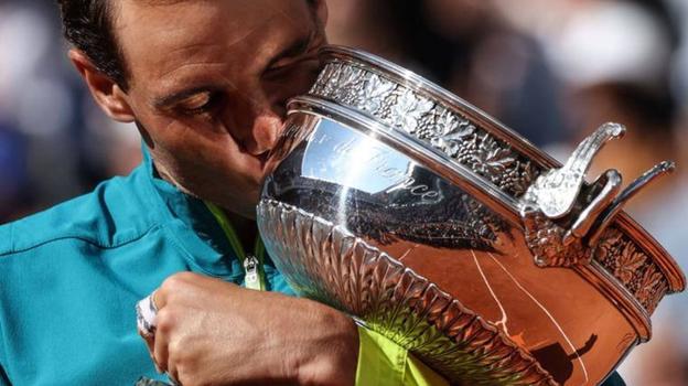 Nadal anuncia que abandona temporariamente o ténis e que 2024 será o último  ano da carreira