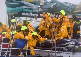 La odisea de 19 hombres y un cadáver hacinados en un barco a merced del océano
