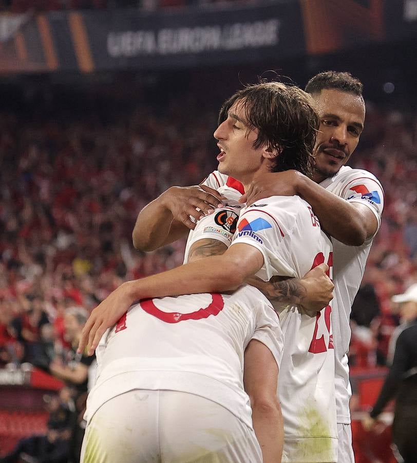 Celebración de los jugadores del Sevilla F.C., después de clasificarse para su 7ª final de la Europa League