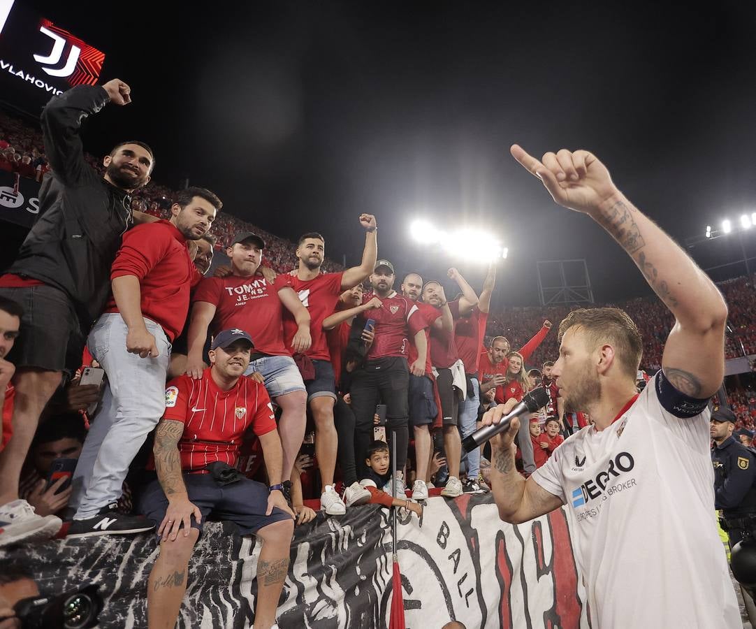 Celebración de los jugadores del Sevilla F.C., después de clasificarse para su 7ª final de la Europa League