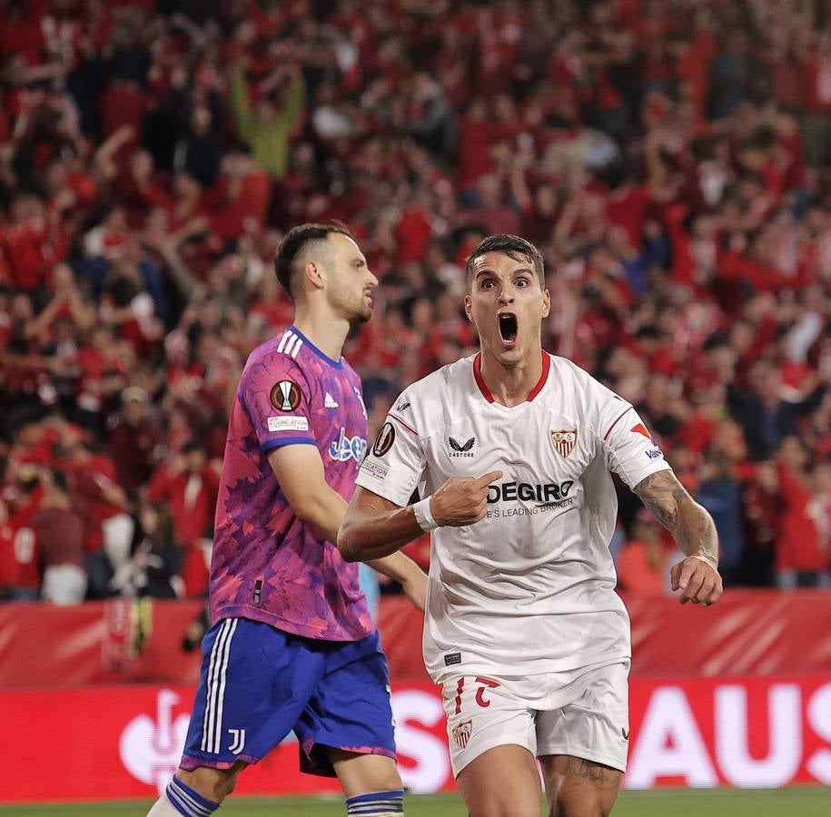 Celebración de los jugadores del Sevilla F.C., después de clasificarse para su 7ª final de la Europa League