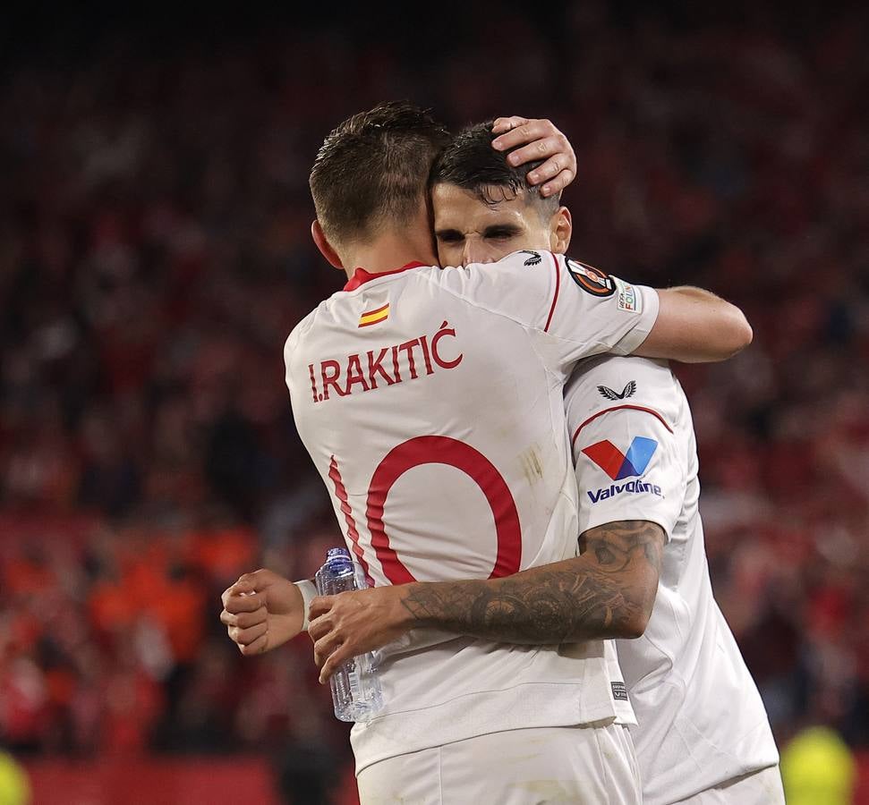 Celebración de los jugadores del Sevilla F.C., después de clasificarse para su 7ª final de la Europa League