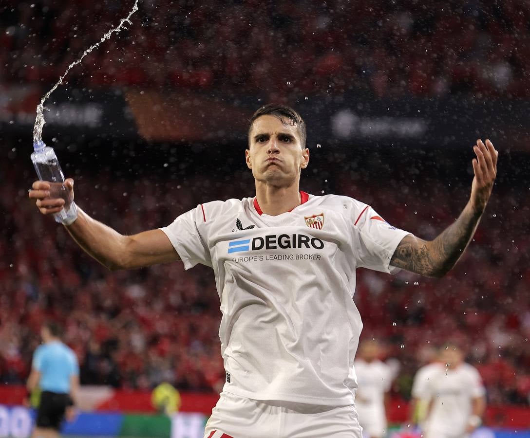 Celebración de los jugadores del Sevilla F.C., después de clasificarse para su 7ª final de la Europa League