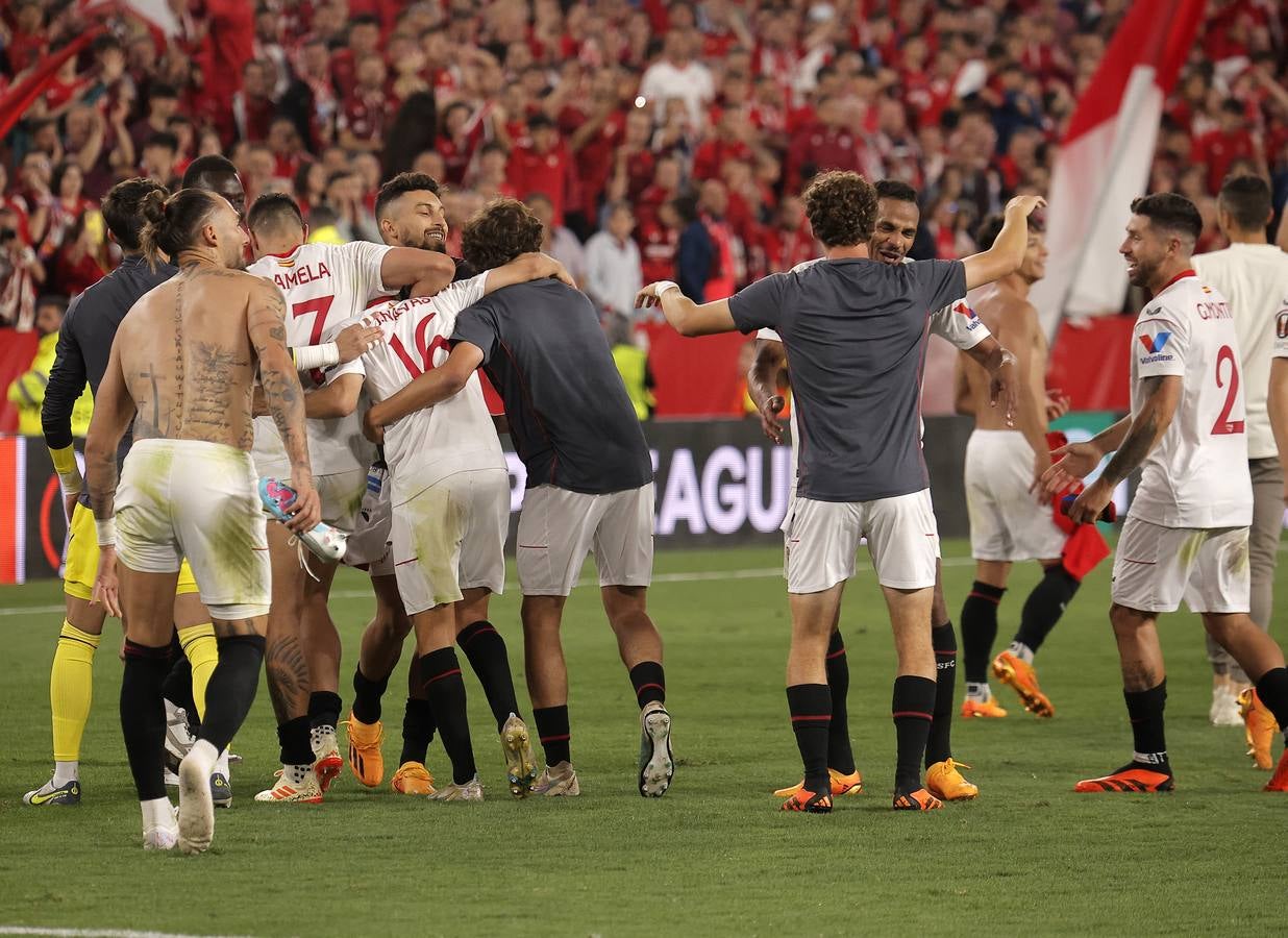 Celebración de los jugadores del Sevilla F.C., después de clasificarse para su 7ª final de la Europa League
