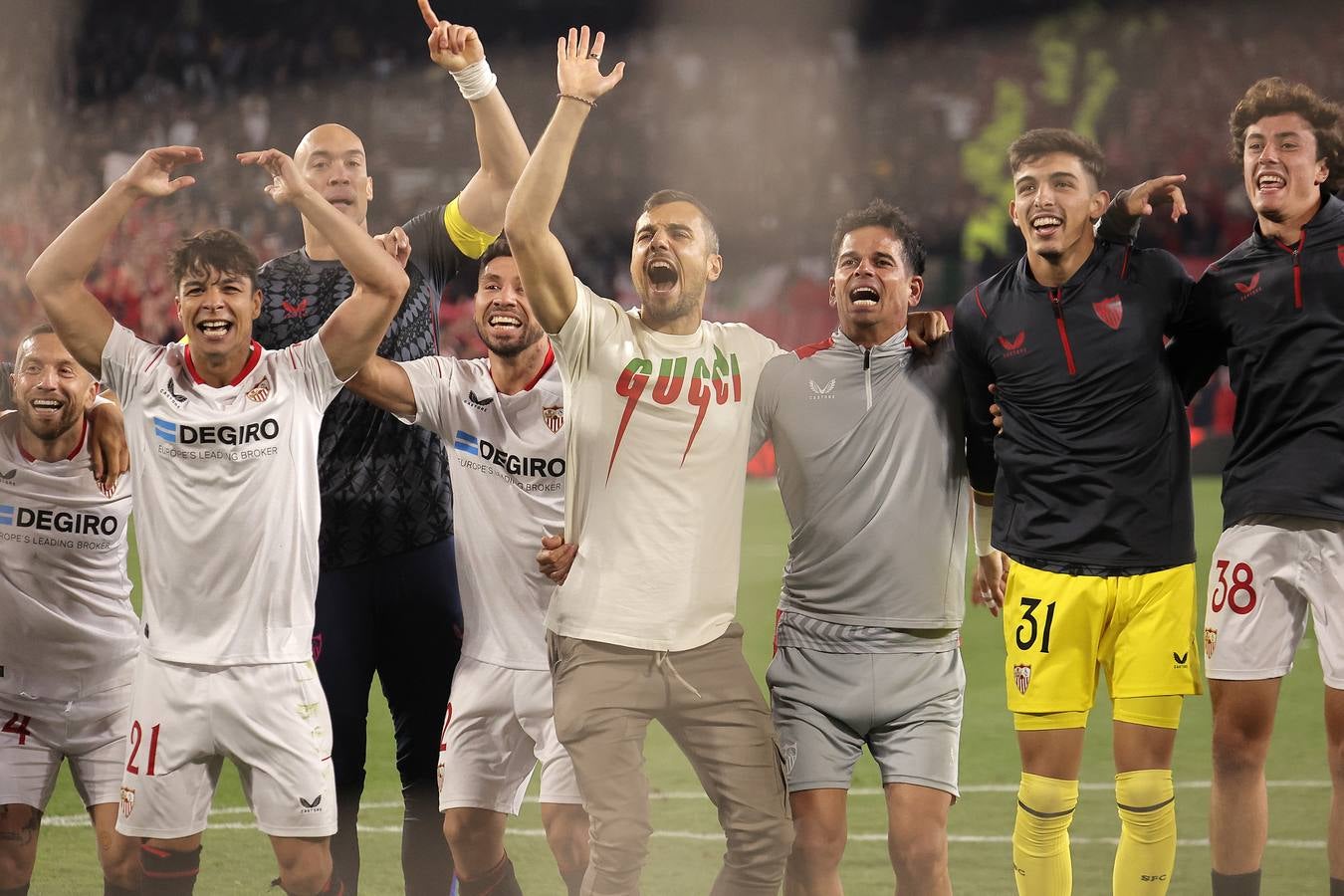Celebración de los jugadores del Sevilla F.C., después de clasificarse para su 7ª final de la Europa League