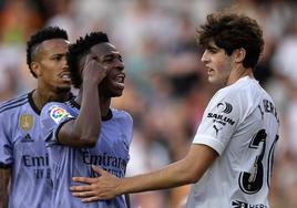 Vinicius, tras los cánticos racistas en Mestalla: «Llegaré hasta el final contra los racistas»