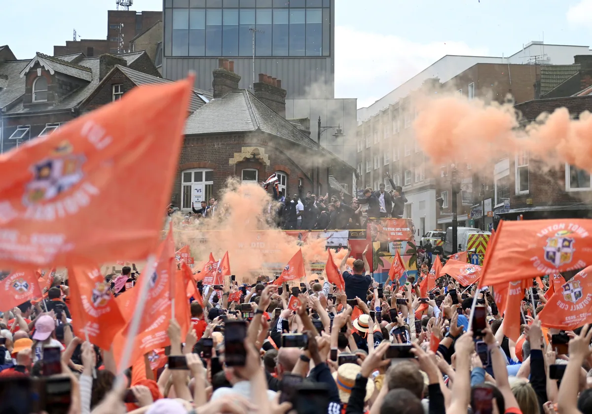 Estreia do modesto Luton Town em casa na Premier League é adiada