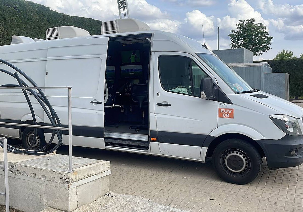 La furgoneta donde Estrada arbitró el Getafe-Elche