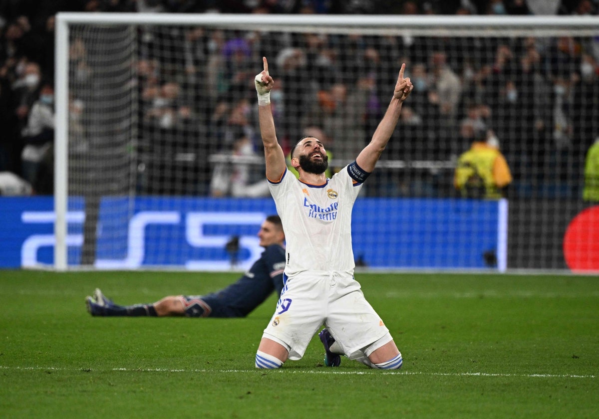 Benzema, celebra el pase del Real Madrid a los cuartos de final de la Champions League del curso pasado