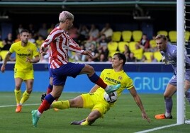 Enfado e irónica protesta del Atlético por un penalti no pitado ante el Villarreal