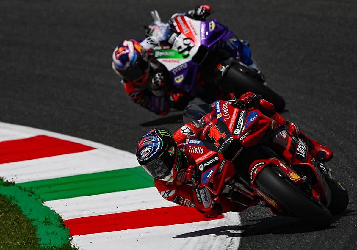 Bagnaia rueda en Mugello por delante de Jorge Martín