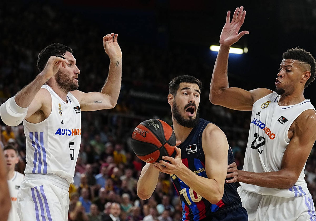 Kalinic, defendido por Rudy y Tavares