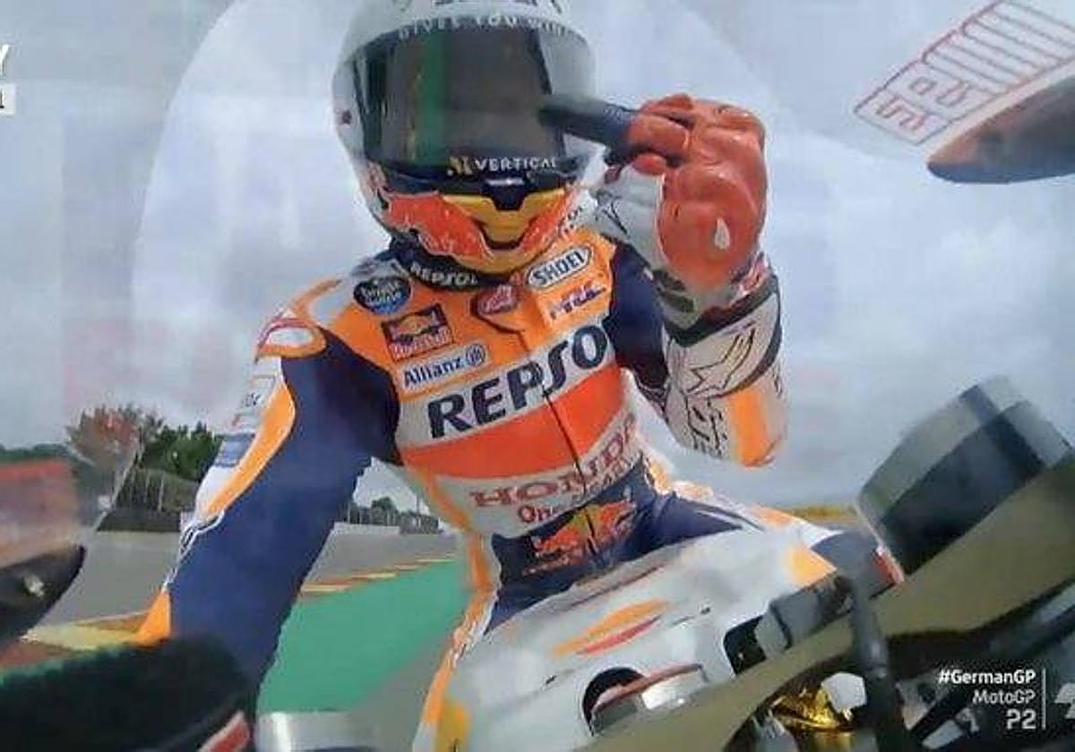 El momento de la peineta de Márquez