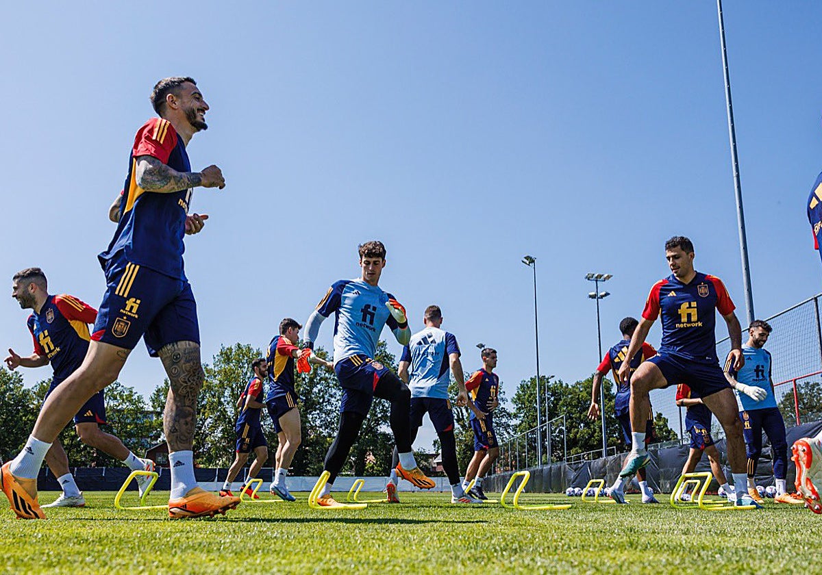 Los jugadores de la selección española, entrenando