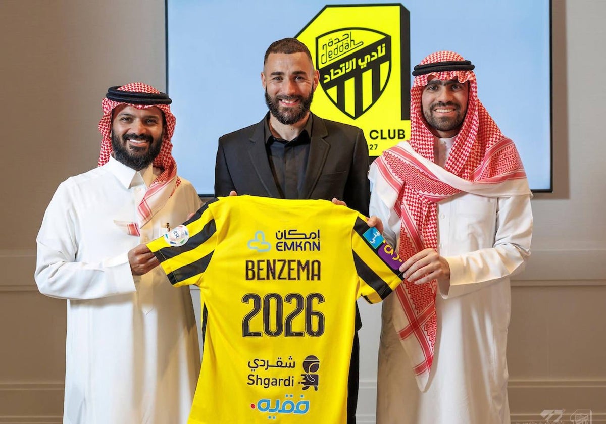 Benzema, con los dueños del Al ittihad