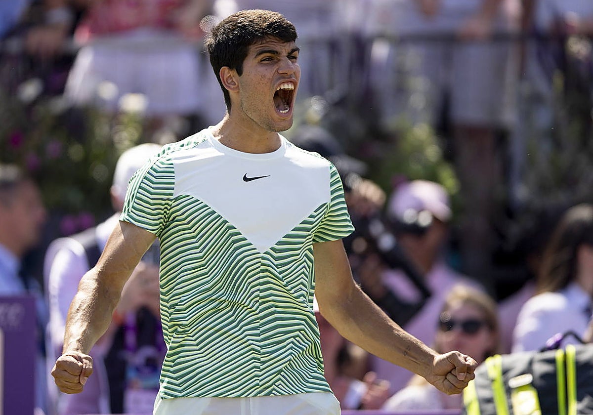 Alcaraz celebró con rabia su triunfo en la final de Queen's