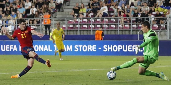 España empata en el último minuto contra Ucrania (2-2) y pasa a cuartos como primera de grupo
