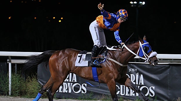 Blue Moon Eyes ganó el Premio Azafata