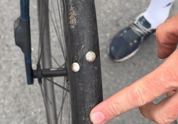 Sabotajes en el Tour a su paso por el País Vasco: chinchetas, cadenas e intentos de boicot