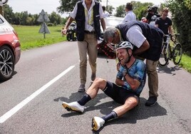 Cavendish dice adiós al sueño de superar las victorias de Eddy Merckx en el Tour tras sufrir una dura caída