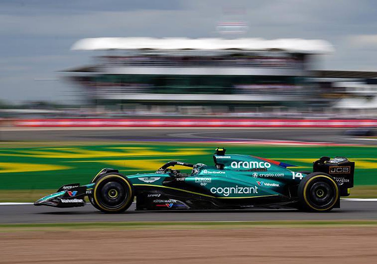 Alonso, con el Aston Martin en Silverstone