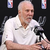 Gregg Popovich se sentará en los banquillos de la NBA hasta los 79 años