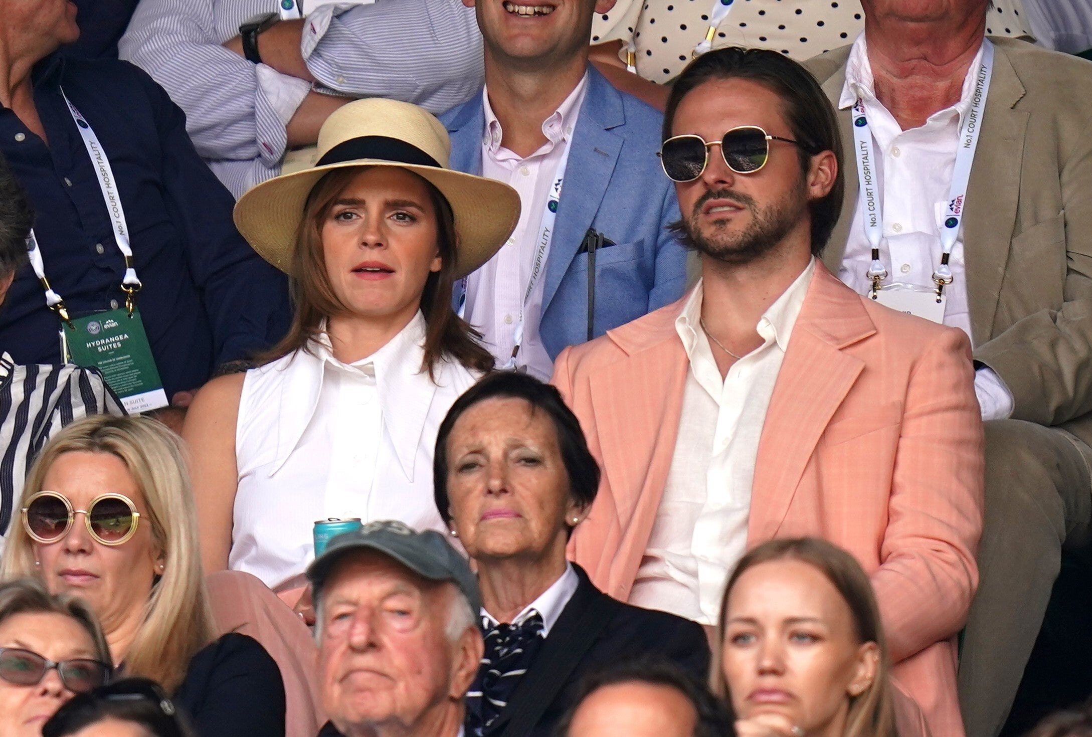 Emma Watson junto con su hermano asistiendo a la final de Wimbledon. 
