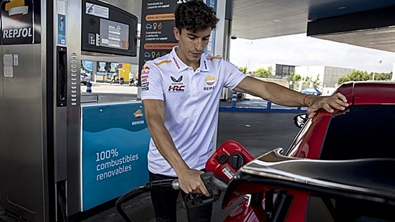 Marc Márquez impulsa el combustible renovable por las calles de Madrid
