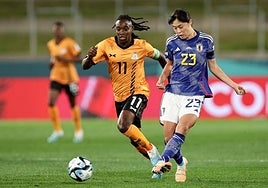 La velocísima y polémica (por su testosterona) Banda, de Zambia, en el partido ante Japón