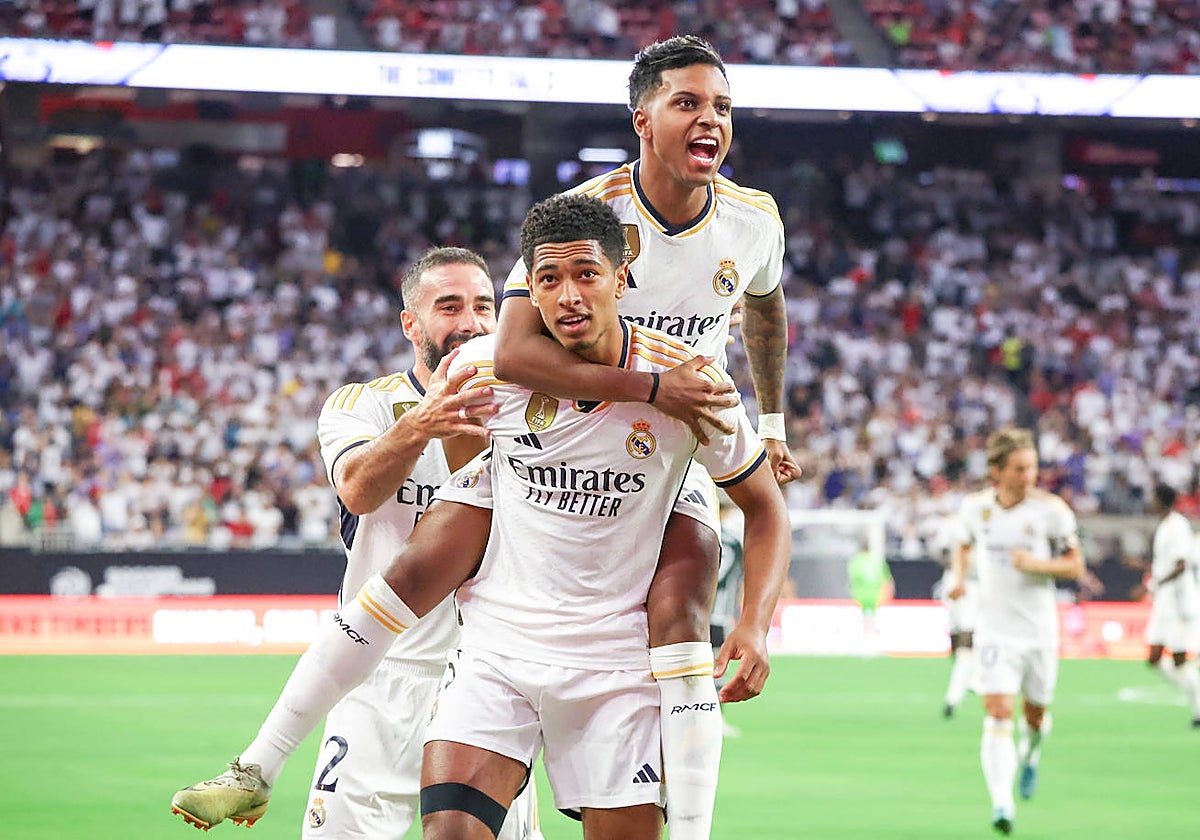 Bellingham celebra su gol ante el United con Rodrygo y Carvajal