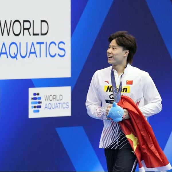 Qin revienta otro récord mundial en 200 braza y O'Callaghan se corona como la reina de la velocidad