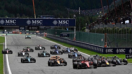 Alonso endereza el rumbo en el show del ingeniero de Verstappen